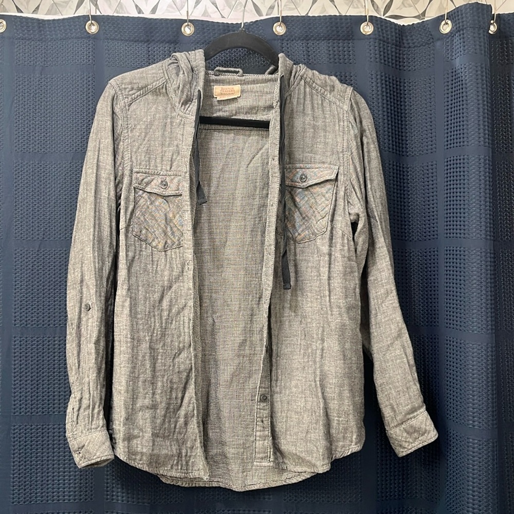 Women’s hooded bottom up shirt